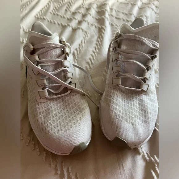 Women’s Nike Air Zoom Pegasus 37 Sneakers - Picture 2 of 10